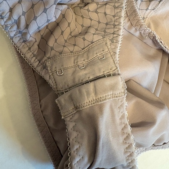 Anita tan shapewear bodysuit size 42D - Picture 3 of 5